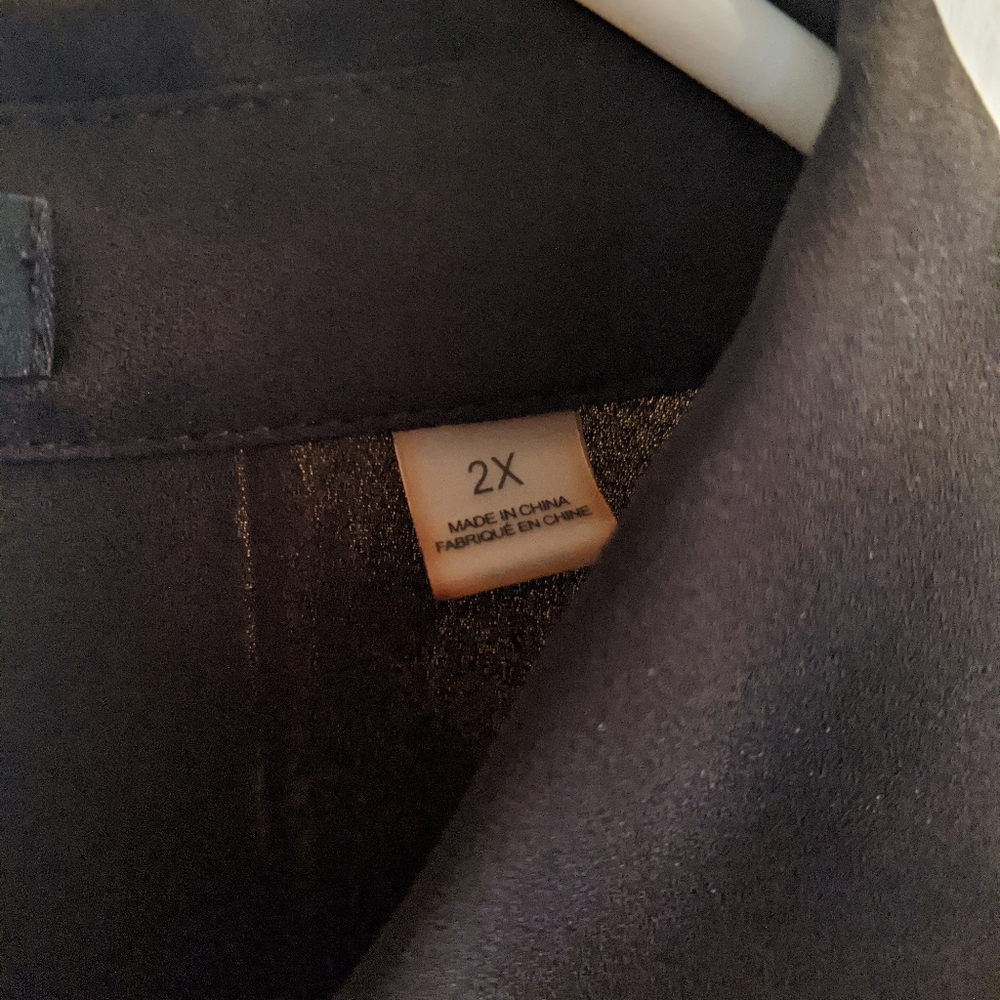 T Tahari Black Pleat Sleeve Top - Picture 4 of 7